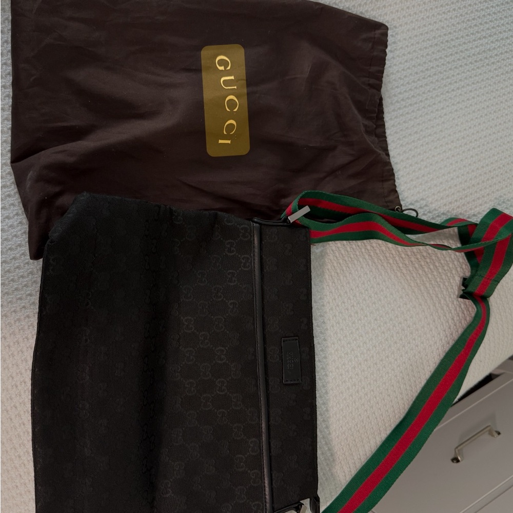 Gucci Black Bag with Signature Green and Red Strap